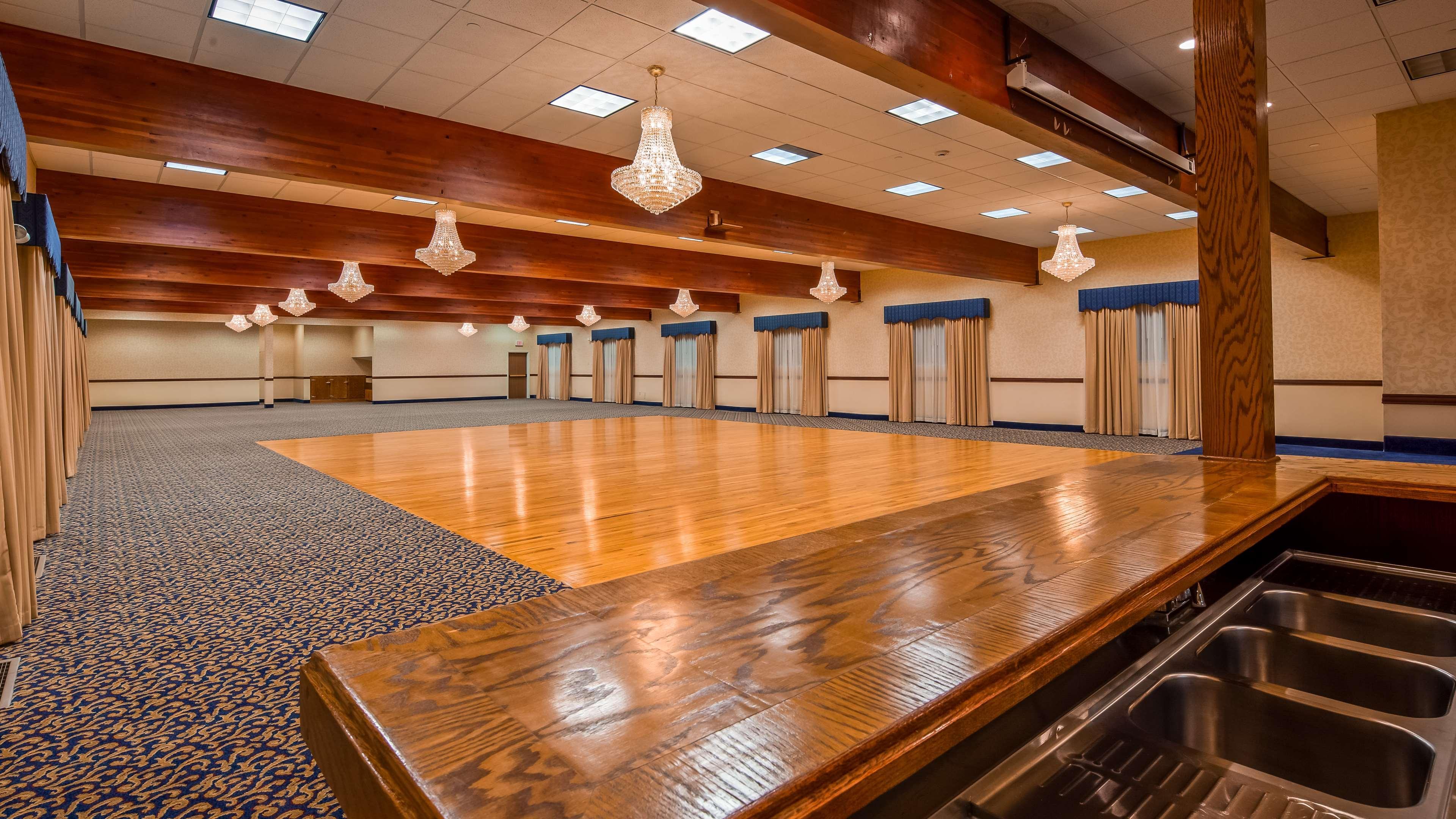 Best Western Plus Flathead Lake Inn And Suites Kalispell Exterior photo